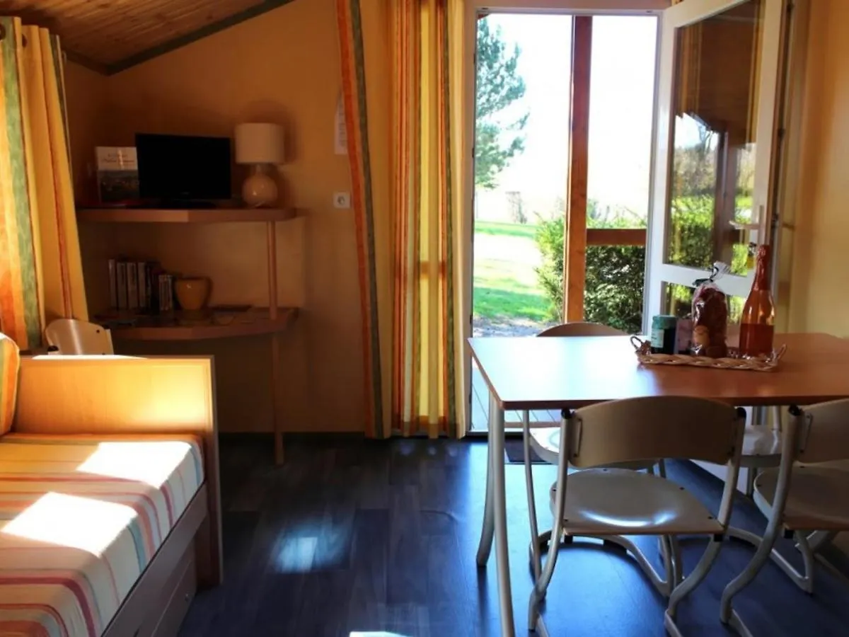 Charmant Chalet Familial Avec Terrasse Et Activites D'Ete - Camping 2 Etoiles - Fr-1-489-400 Treignat France