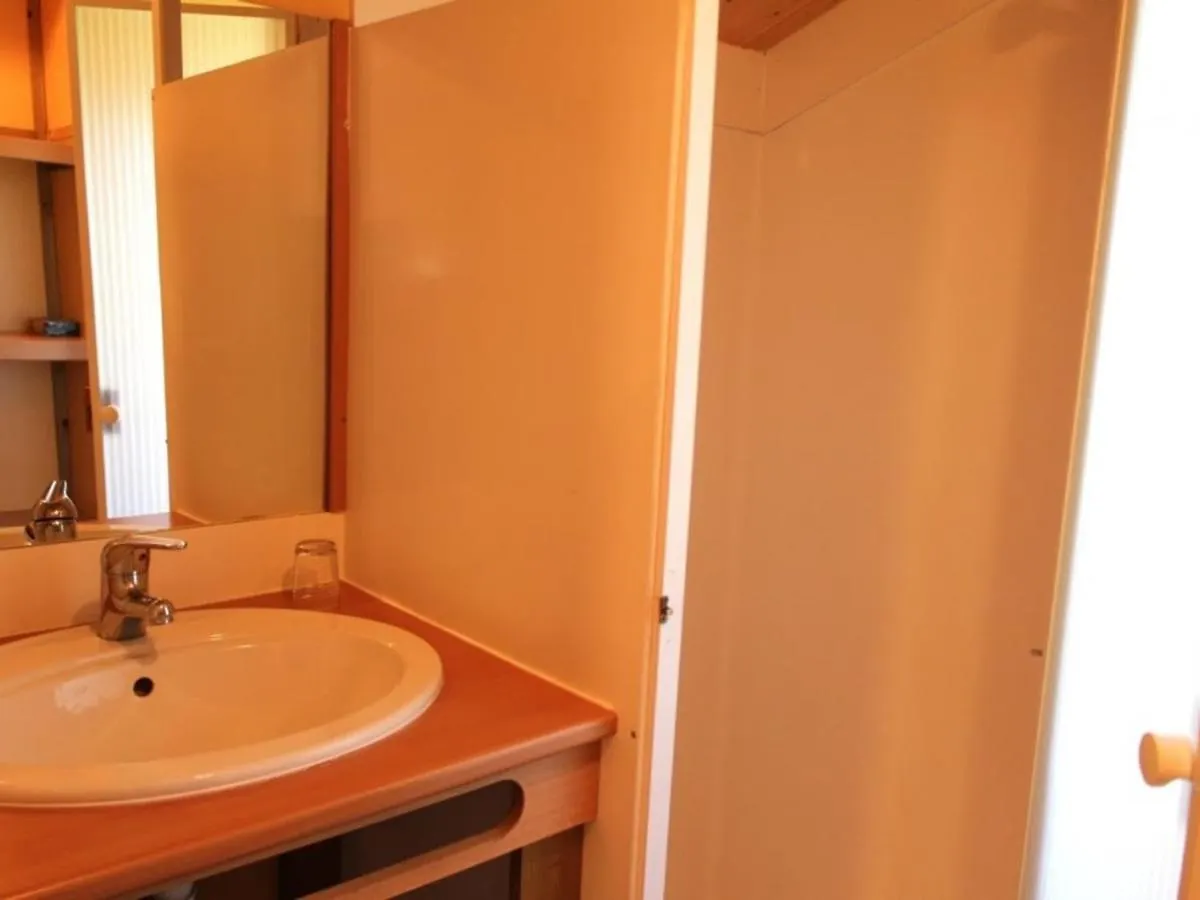 Holiday home Charmant Chalet Familial Avec Terrasse Et Activites D'Ete - Camping 2 Etoiles - Fr-1-489-400 Treignat