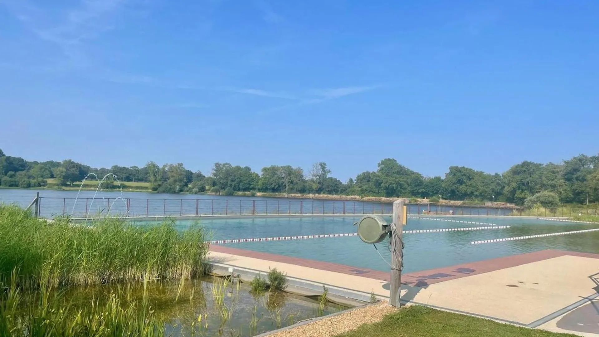 Charmant Chalet Familial Avec Terrasse Et Activites D'Ete - Camping 2 Etoiles - Fr-1-489-400 Treignat 0*,  France